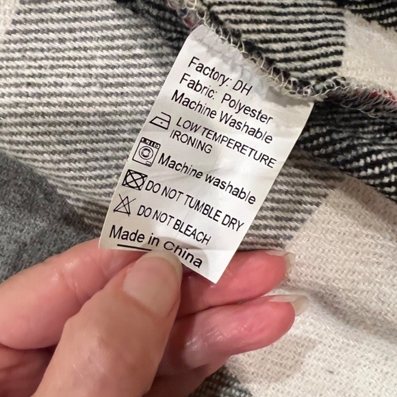 Coat -Oversize plaid button coat, Size Small, Excellent Condition - Picture 11 of 14